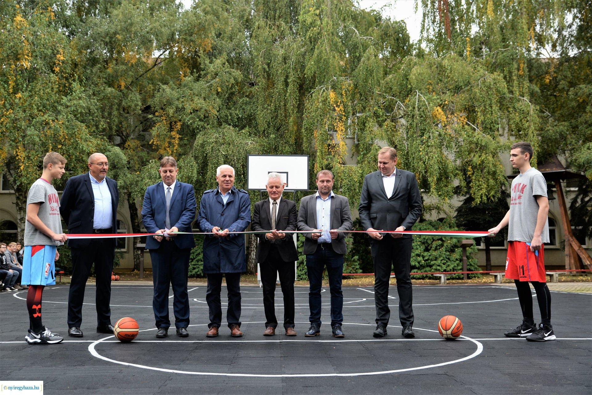 Pályaavató a Westsikben