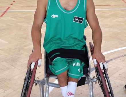 Egy hónap múlva EB