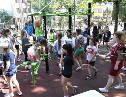 Szabadtéri kondipark és piknik a Nyíregyházi Egyetem Eötvös József Gyakorló Általános Iskola és Gimnáziumban