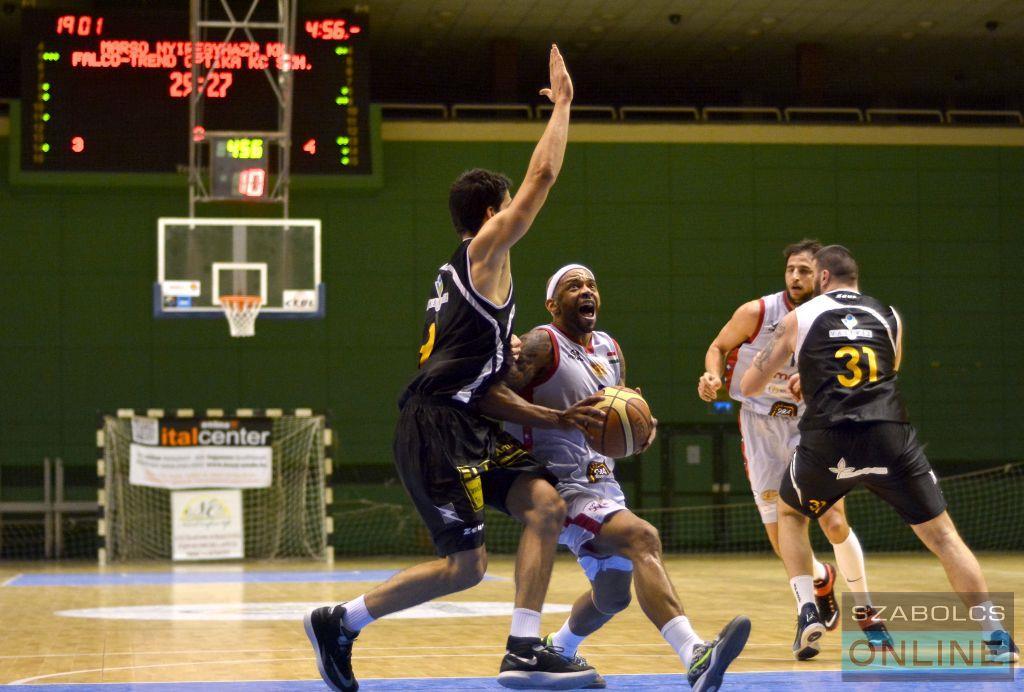 Parádés harmadik negyed, győzelem a Falco ellen!