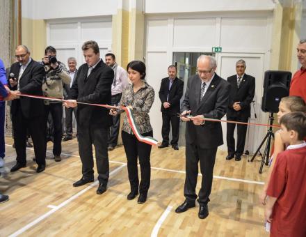 Új parketta, új palánkok! Átadták a megszépült Eötvös Gyakorlót!
