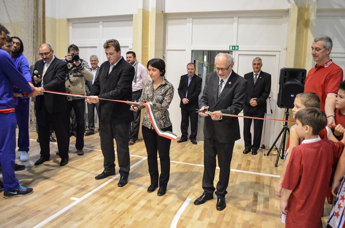 Új parketta, új palánkok! Átadták a megszépült Eötvös Gyakorlót!