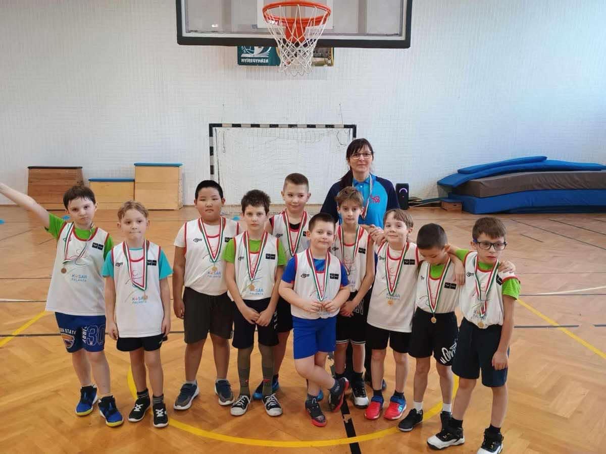 Pályán a palánták