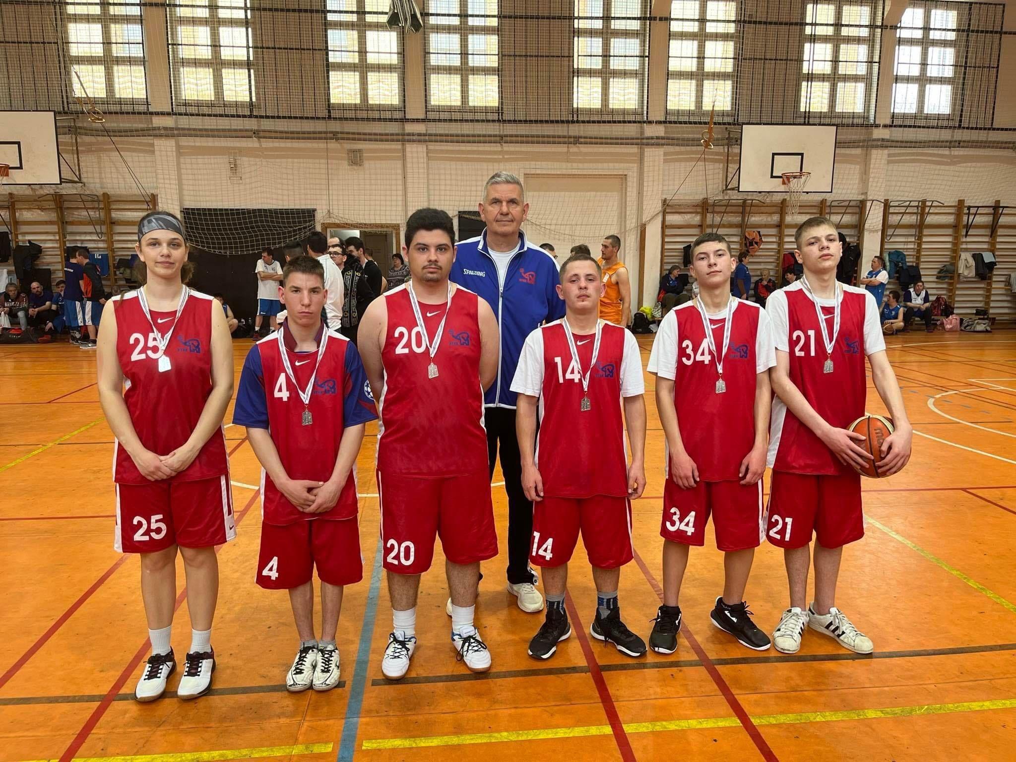 Egy győzelem, egy vereség