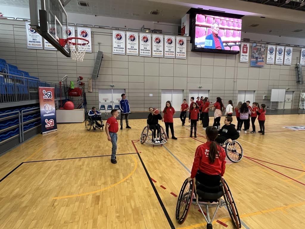 Lélekmozgató Program a Continental Arénában